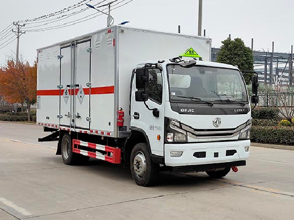 東風5米2毒性物品廂式運輸車