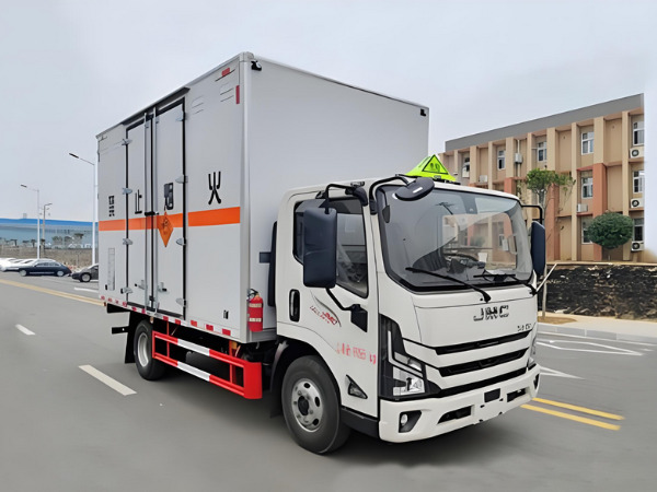 江鈴5噸煙花爆竹運(yùn)輸車(chē)