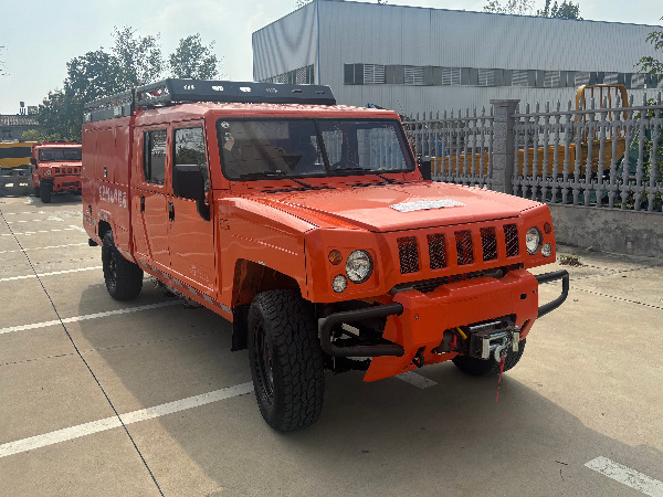 四驅(qū)遠(yuǎn)程供水管線車 四驅(qū)遠(yuǎn)程供水管線車