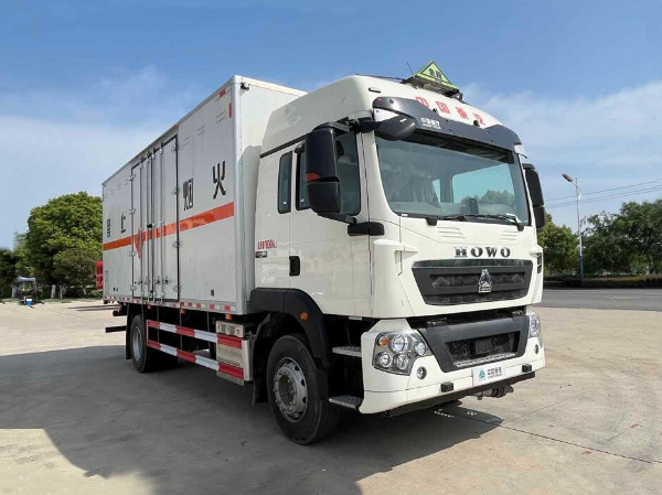 重汽豪沃易燃?xì)怏w廂式運(yùn)輸車 重汽豪沃易燃?xì)怏w廂式運(yùn)輸車