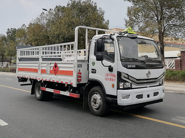 東風5米2氣瓶運輸車