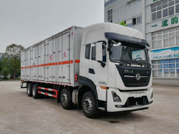 東風天龍易燃固體廂式運輸車