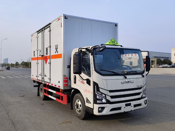 江鈴5噸易燃氣體廂式運輸車