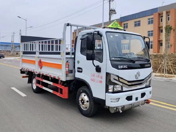 東風多利卡氣瓶運輸車