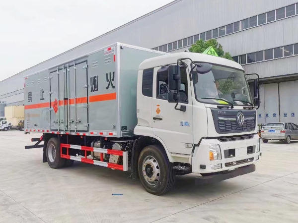 東風天錦爆破器材運輸車