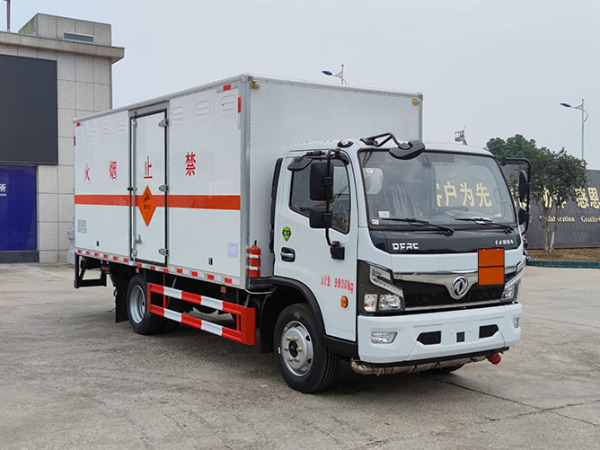 東風福瑞卡爆破器材運輸車