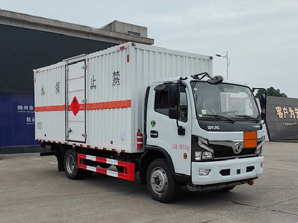 東風福瑞卡易燃液體廂式運輸車
