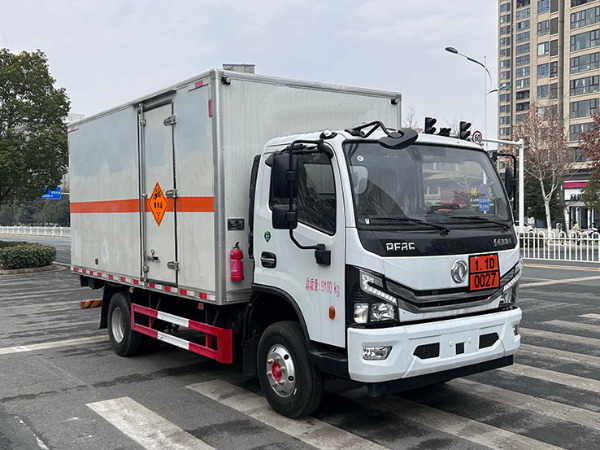 東風(fēng)5噸爆破器材運(yùn)輸車 東風(fēng)5噸爆破器材運(yùn)輸車