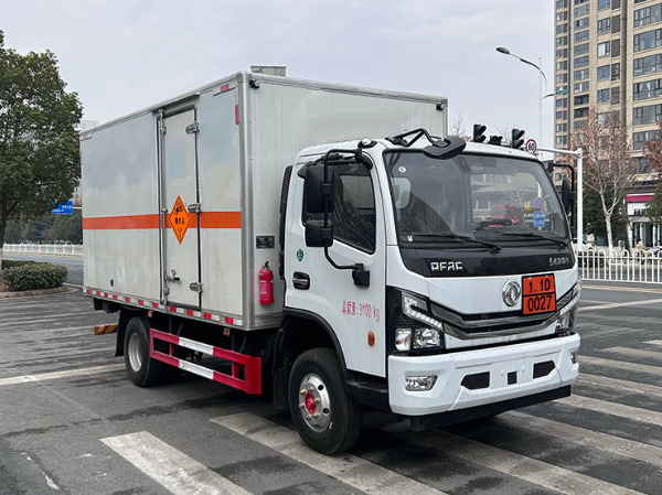 東風(fēng)5噸煙花爆竹運(yùn)輸車(chē)