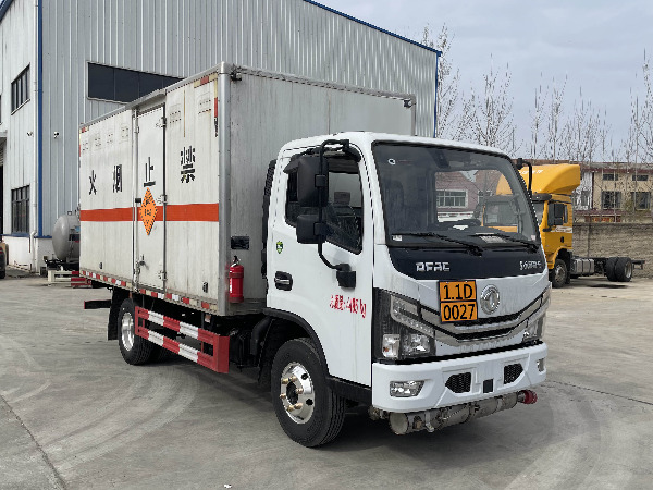 東風(fēng)多利卡爆破器材運(yùn)輸車 東風(fēng)多利卡爆破器材運(yùn)輸車